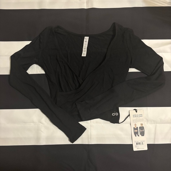 BNWT ALO Yoga Amelia Long Sleeve Crop Top XS - Picture 2 of 6